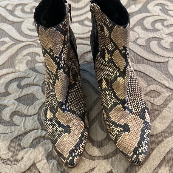 Vince camuto booties 9.5 - Picture 2 of 7